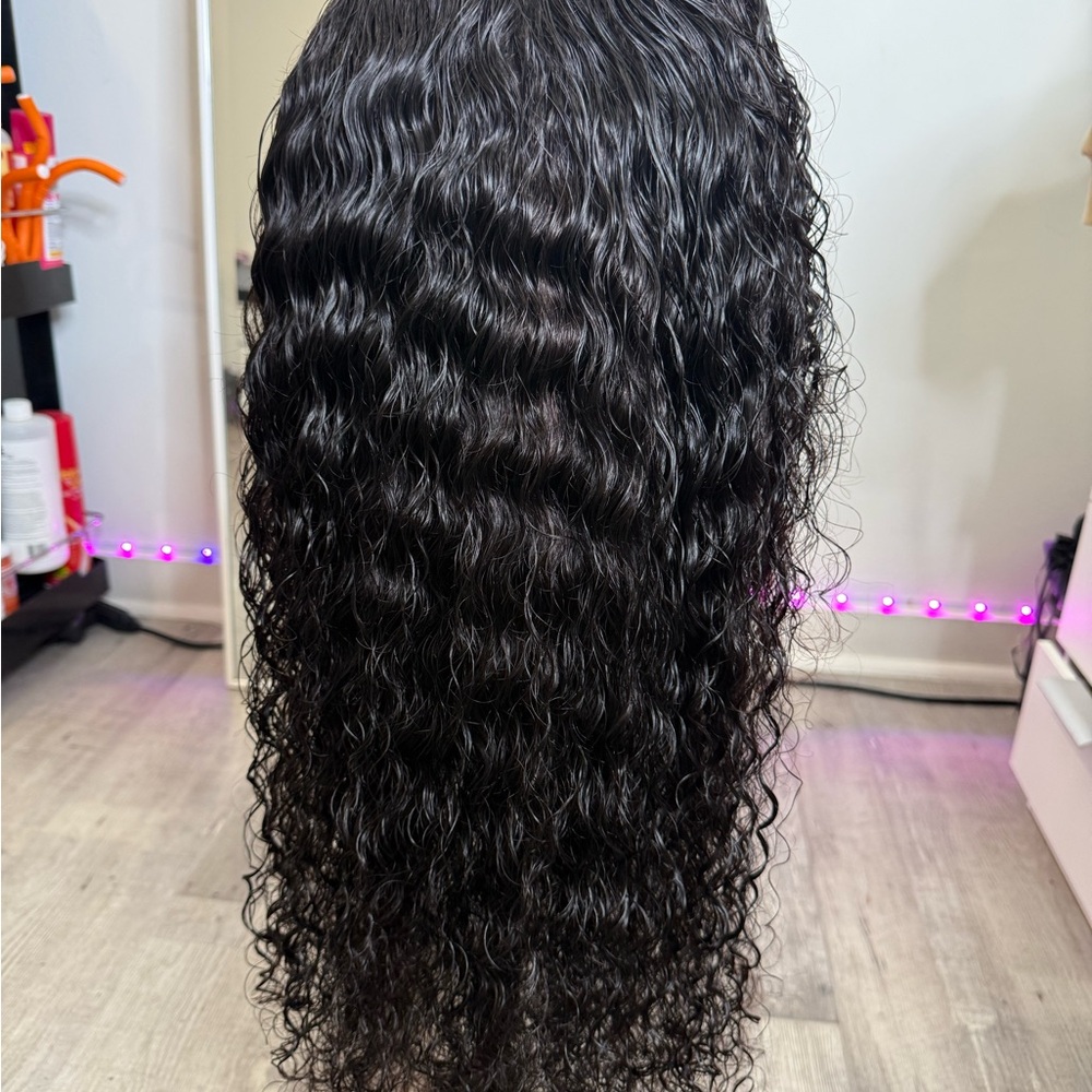 Luxurious Black Wavy Hair Extension